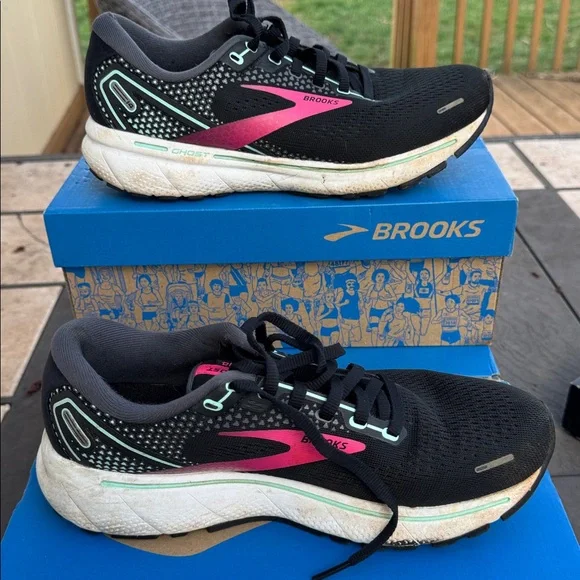 Brooks Women's Athletic Shoes - Black and Pink - Picture 5 of 6